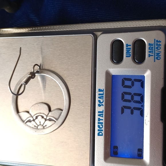 Vintage Sterling Silver Tudor Rose Dangle Earrings - Picture 9 of 11